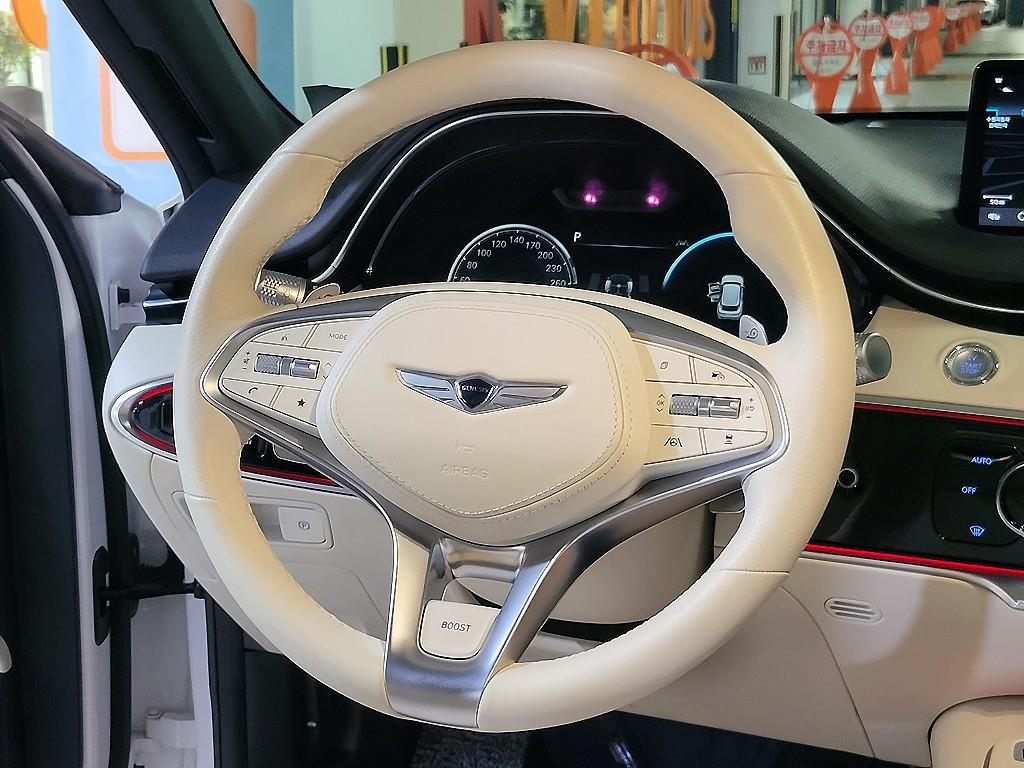 Genesis GV70 - Vista 9