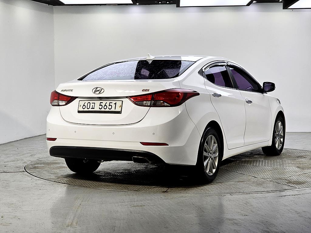 HYUNDAI Avante - Vista 4