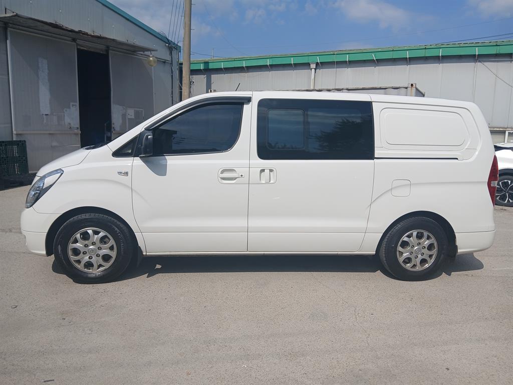 HYUNDAI Starex - Vista 3