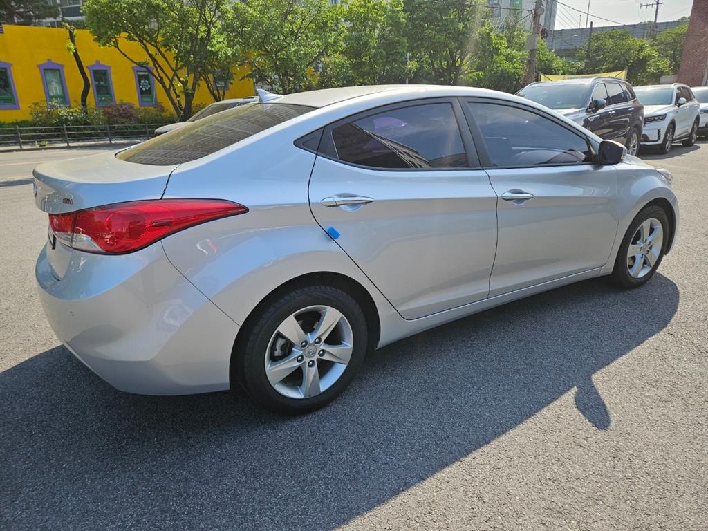 HYUNDAI Avante - Vista 6