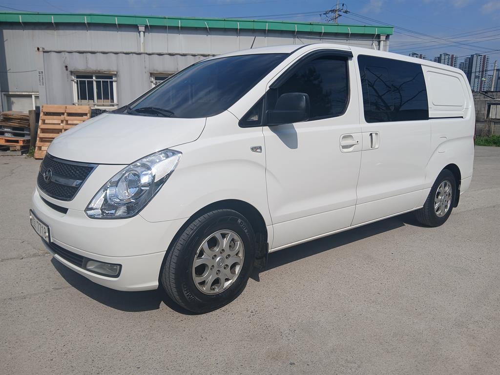 HYUNDAI Starex - Vista 4