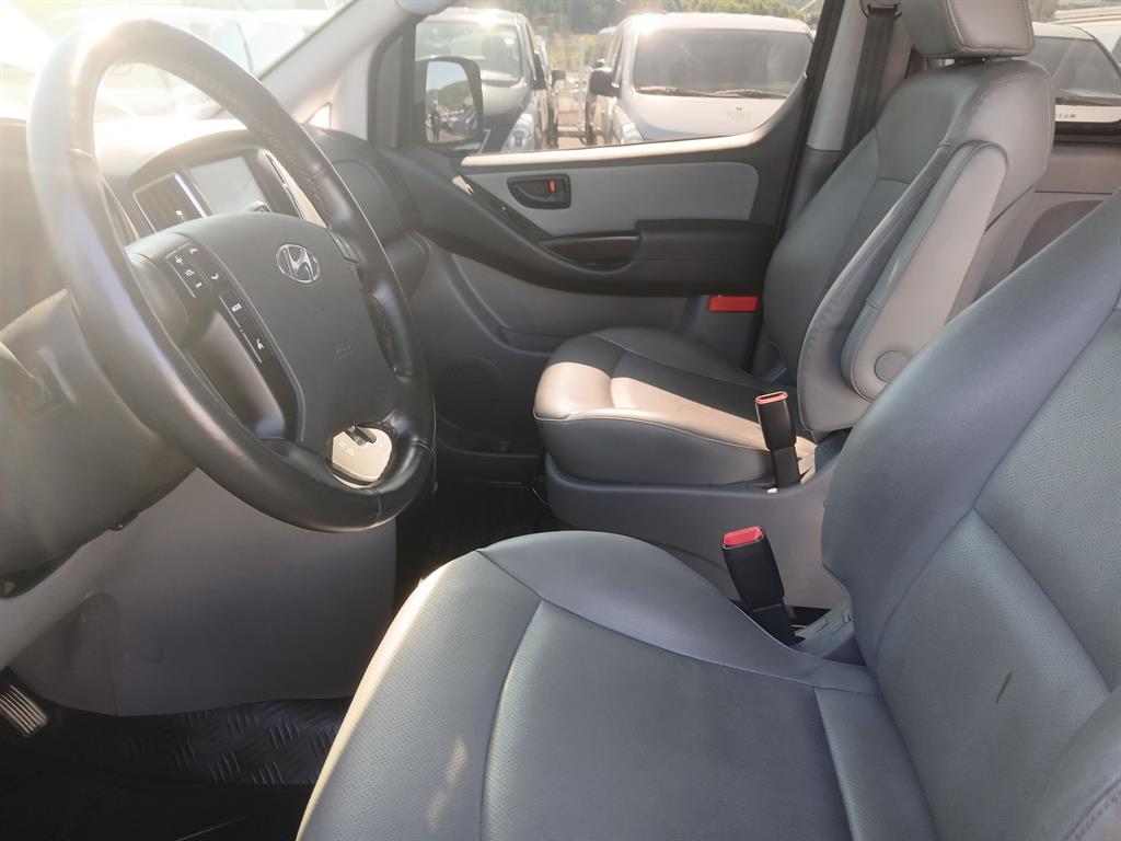 HYUNDAI Starex - Vista 11