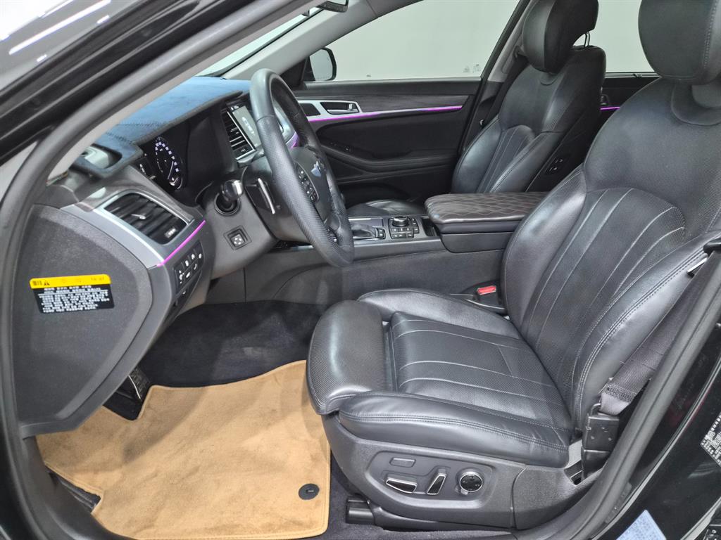 HYUNDAI Genesis - Vista 10