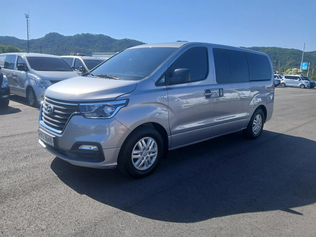 HYUNDAI Starex - Vista 2