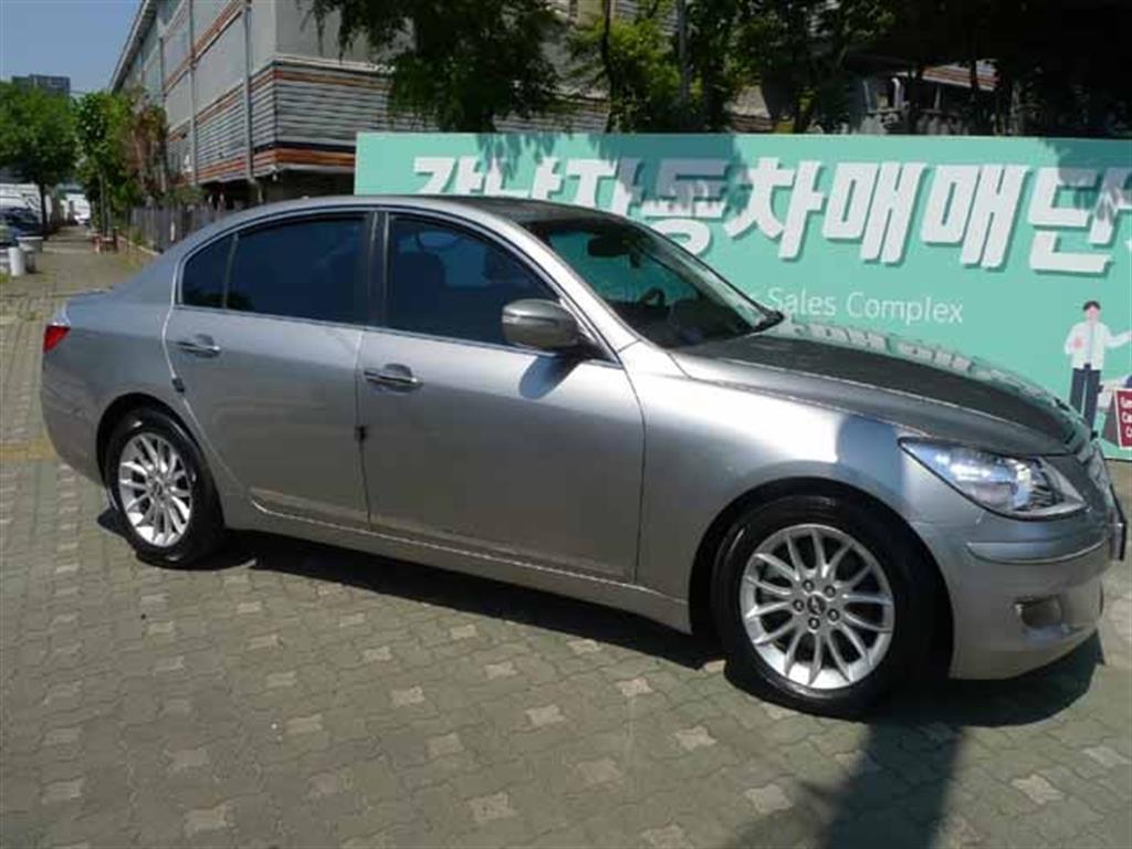 HYUNDAI Genesis - Vista 4