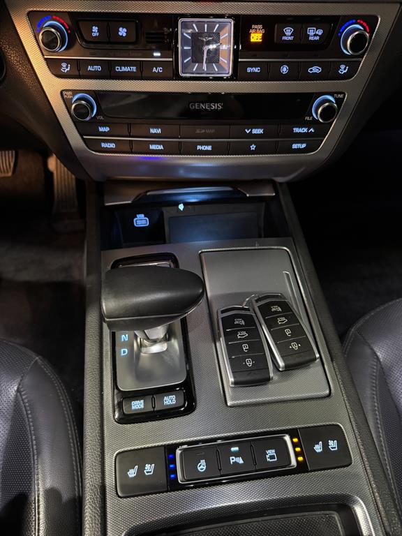 Genesis G80 - Vista 10