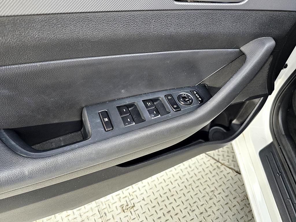 HYUNDAI Sonata - Vista 12