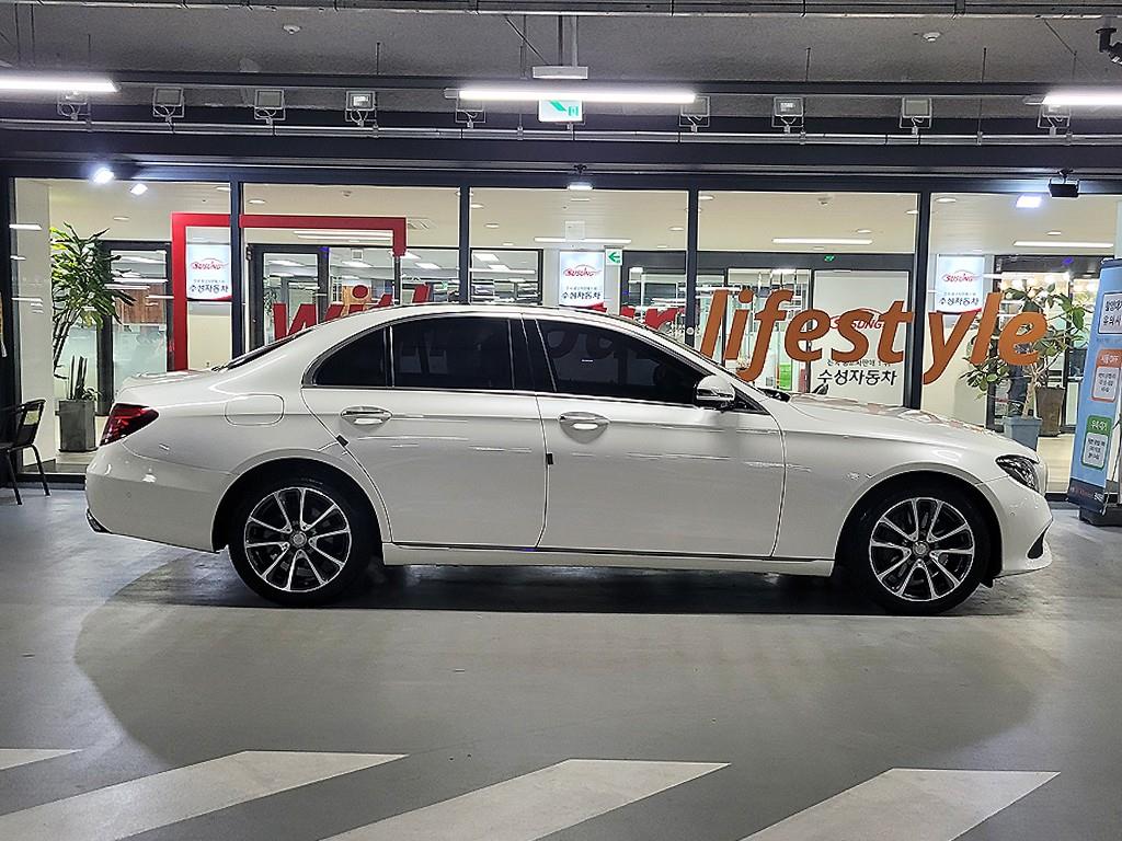 Mercedes Benz E class - Vista 3