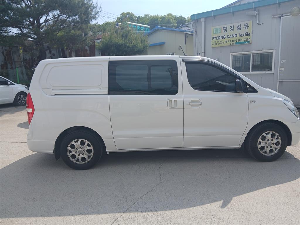 HYUNDAI Starex - Vista 7