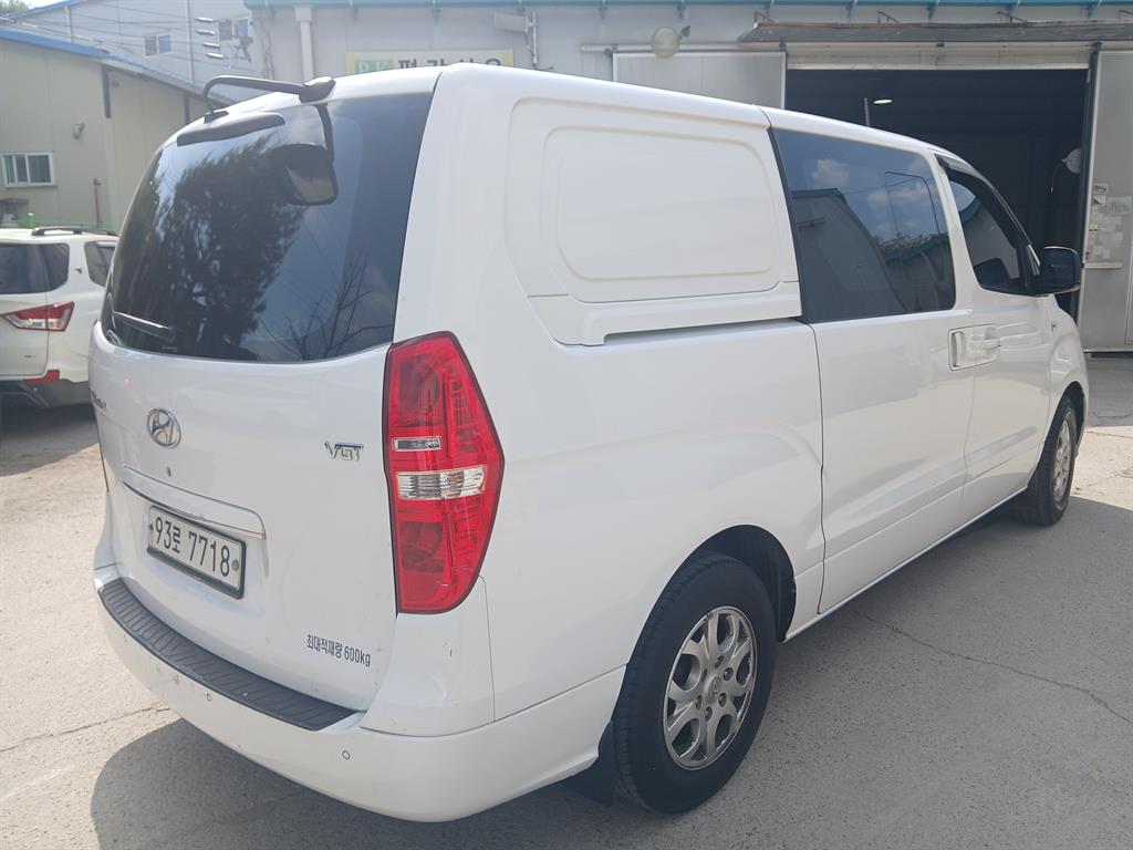HYUNDAI Starex - Vista 6