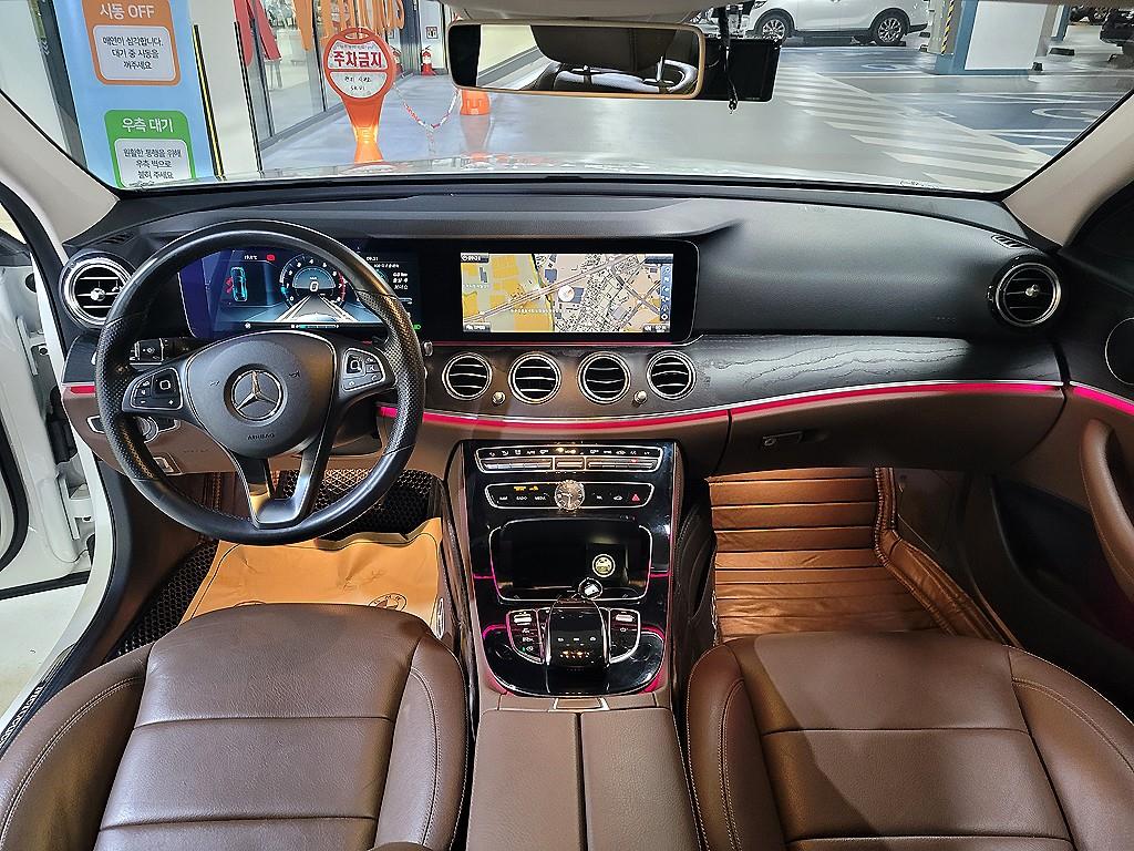 Mercedes Benz E class - Vista 6