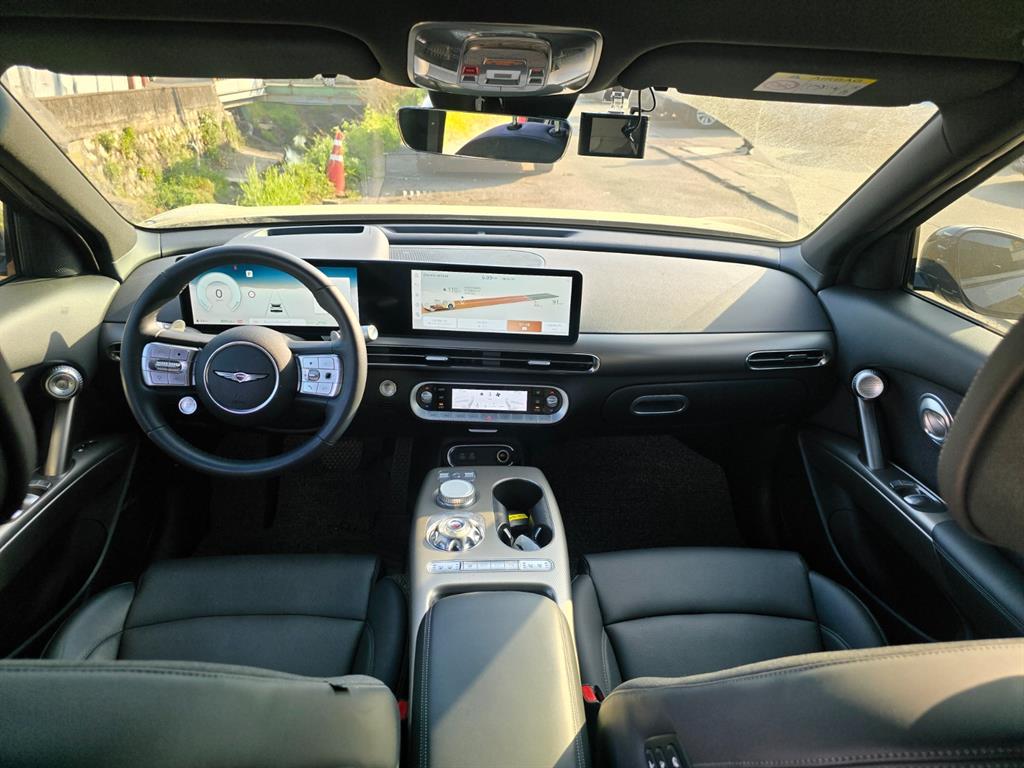 Genesis GV60 - Vista 5