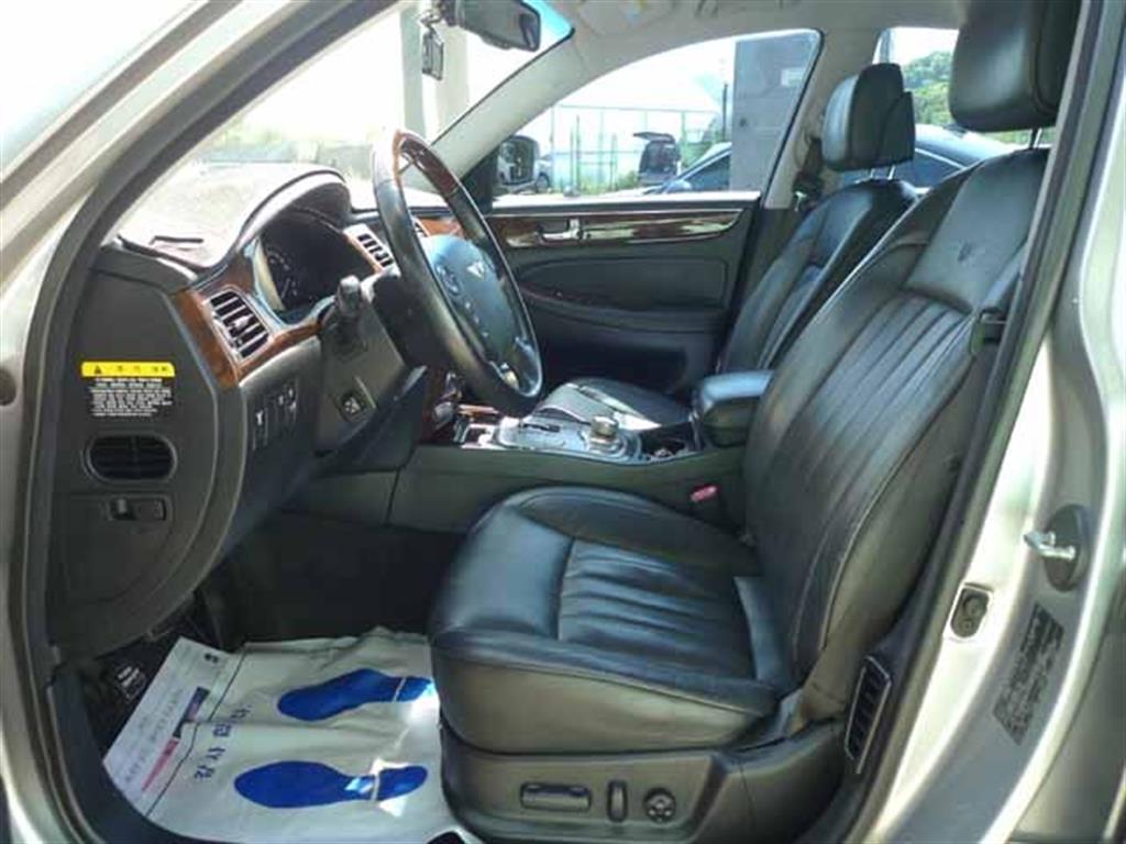 HYUNDAI Genesis - Vista 10