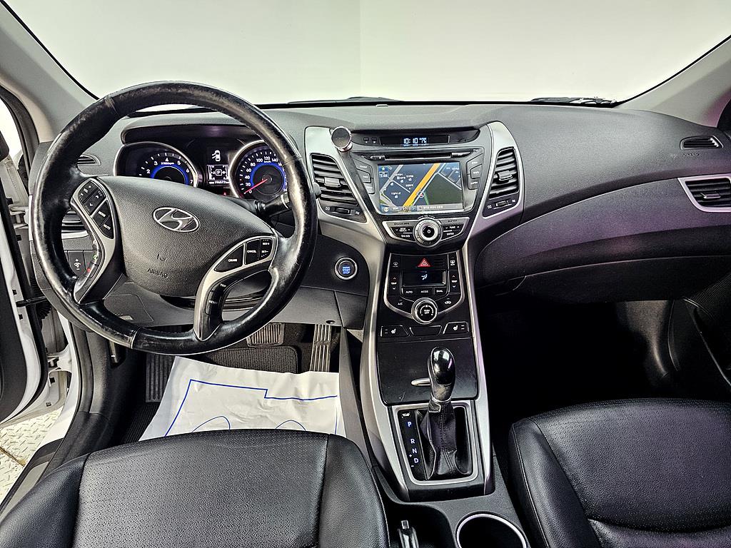 HYUNDAI Avante - Vista 5