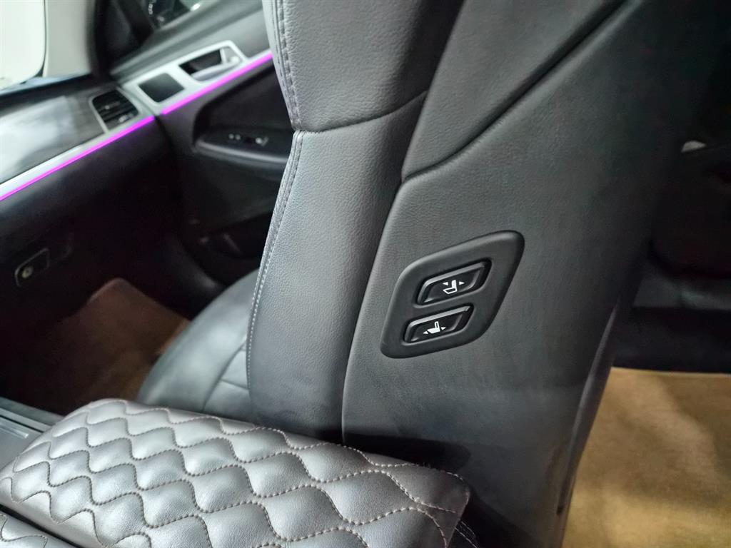 HYUNDAI Genesis - Vista 9