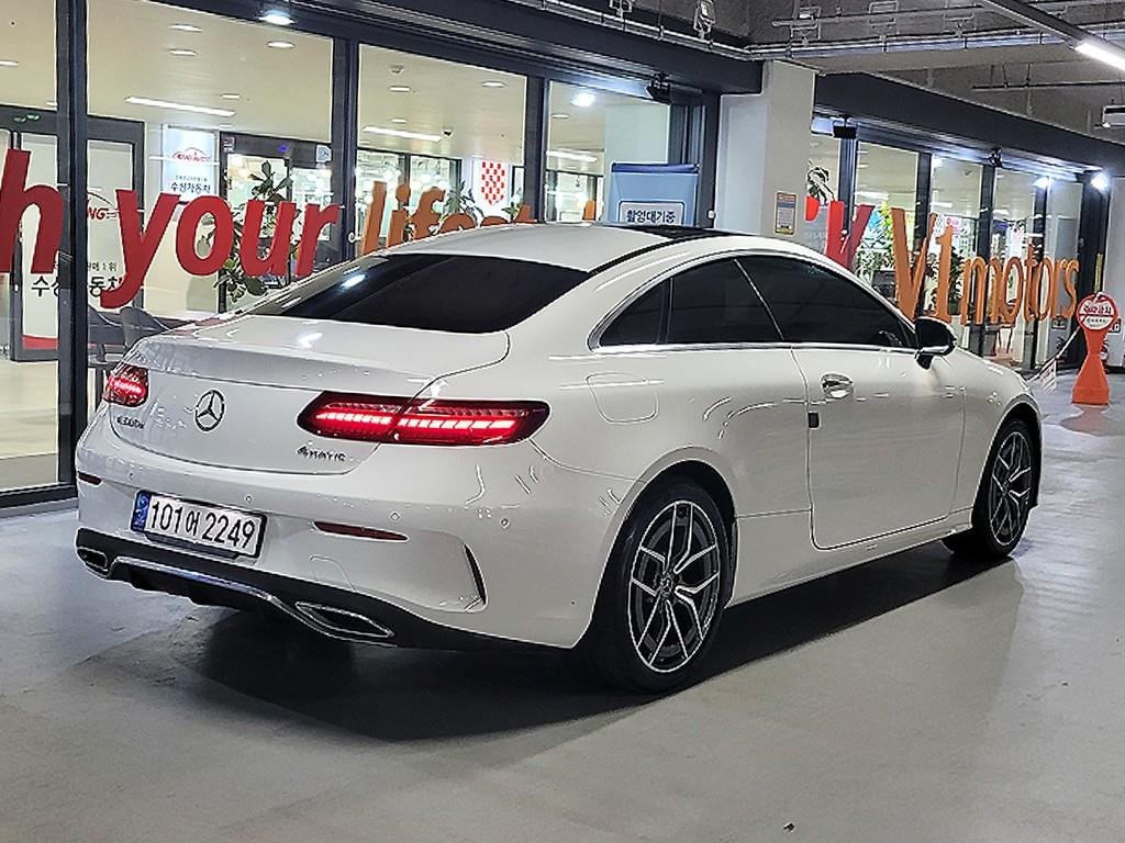 Mercedes Benz E class - Vista 4