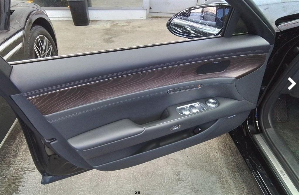 Genesis G90 - Vista 11