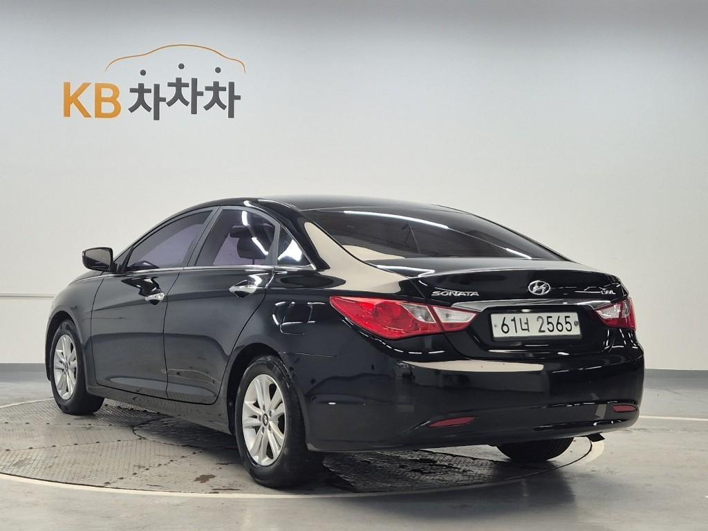 HYUNDAI Sonata - Vista 2