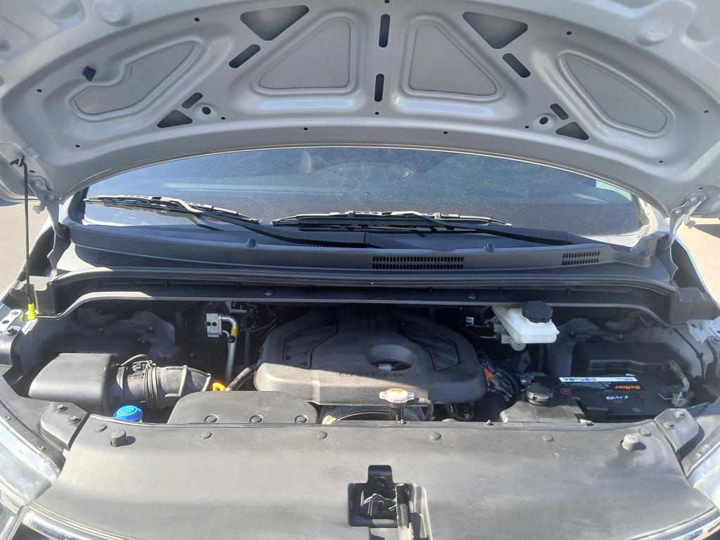 HYUNDAI Starex - Vista 9
