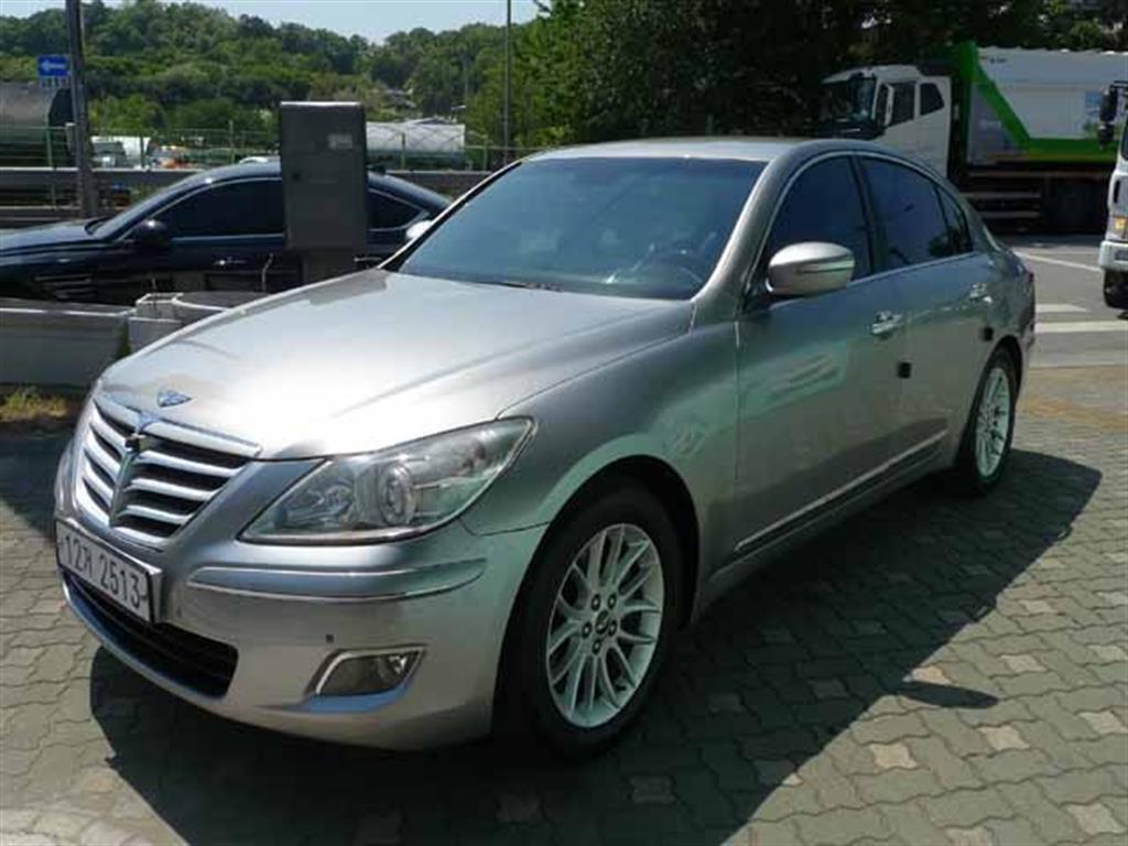 HYUNDAI Genesis - Vista 3
