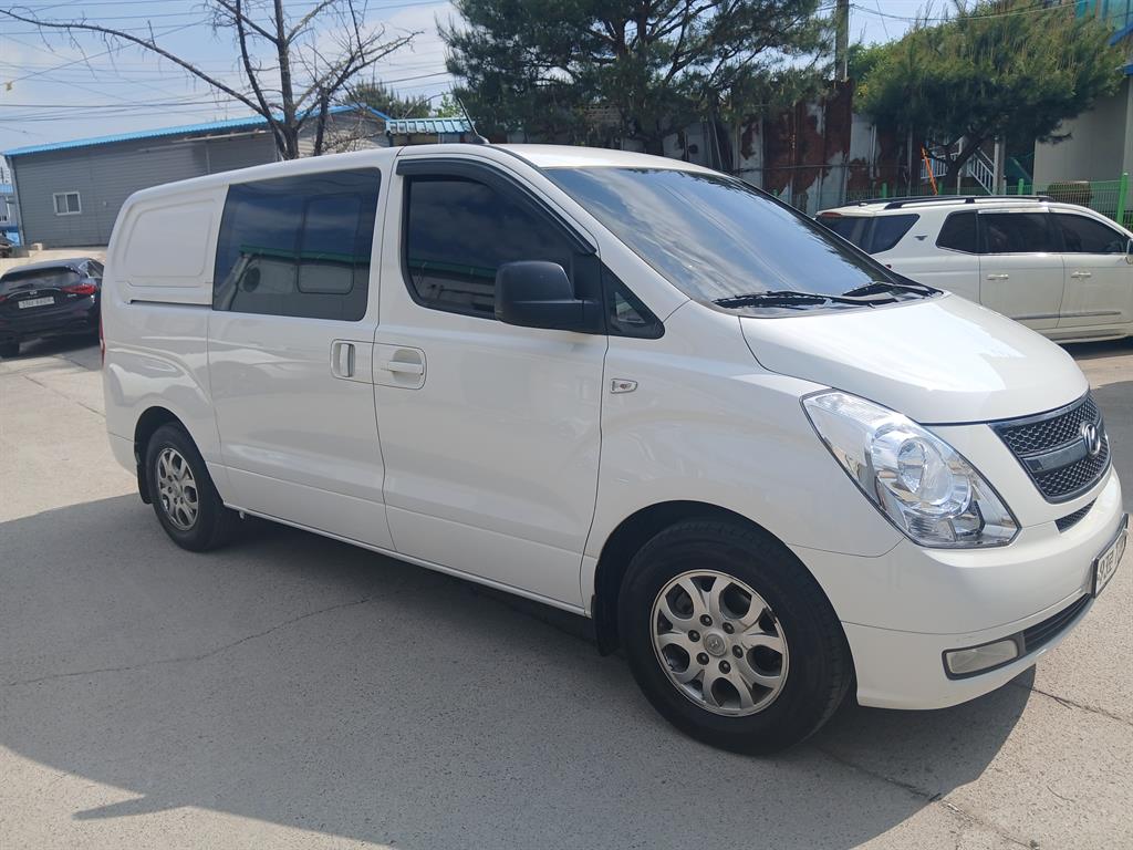 HYUNDAI Starex - Vista 10