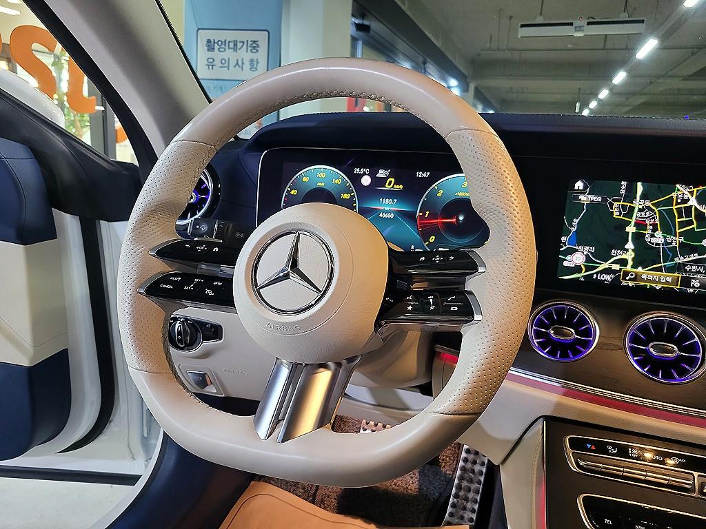 Mercedes Benz E class - Vista 8