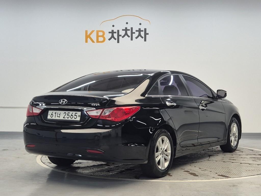 HYUNDAI Sonata - Vista 3