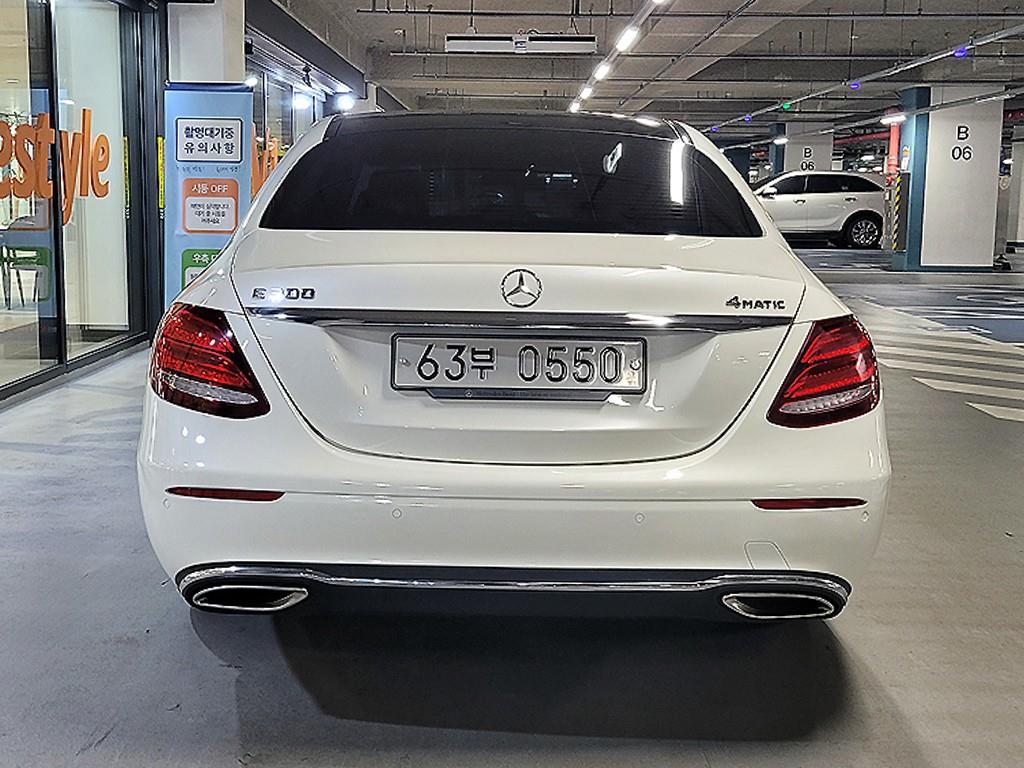 Mercedes Benz E class - Vista 5