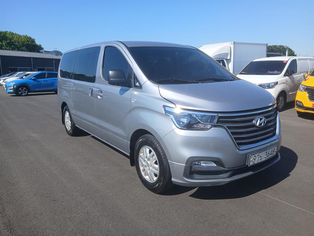 HYUNDAI Starex - Vista 8