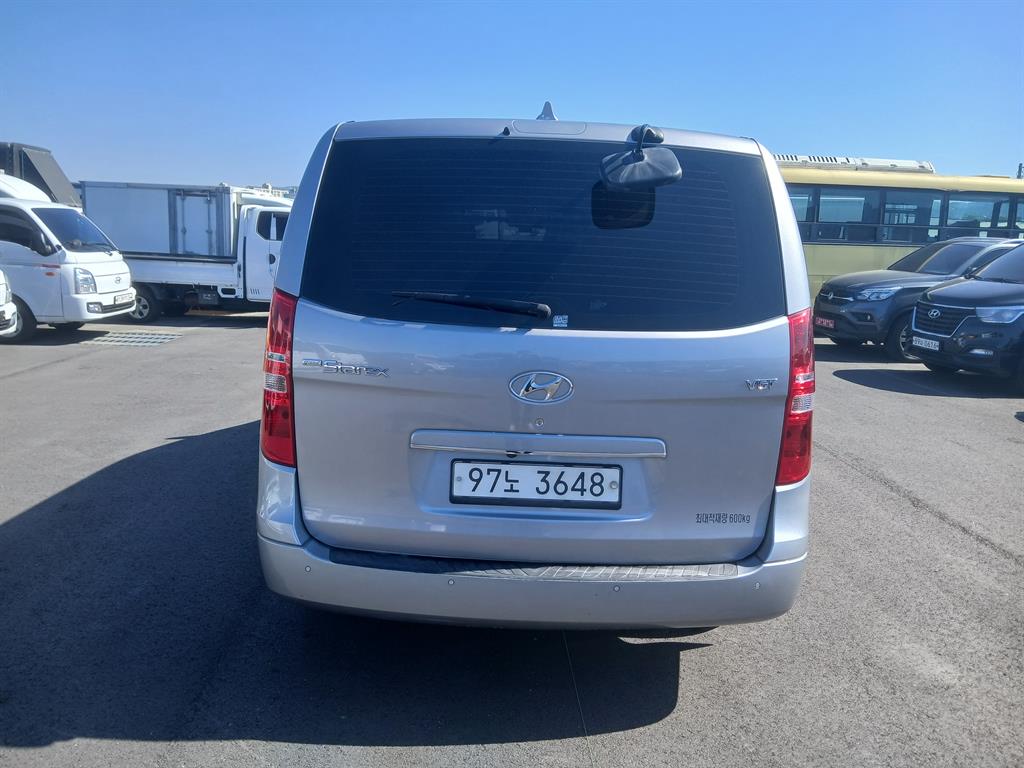 HYUNDAI Starex - Vista 5