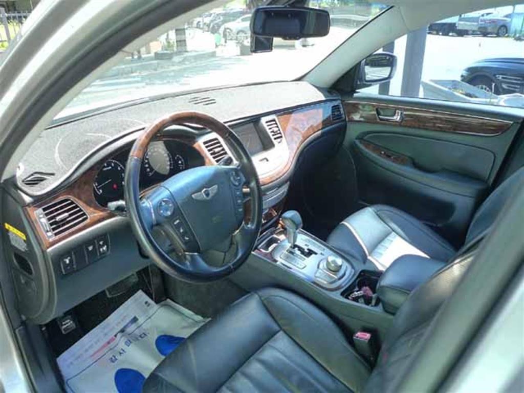 HYUNDAI Genesis - Vista 7