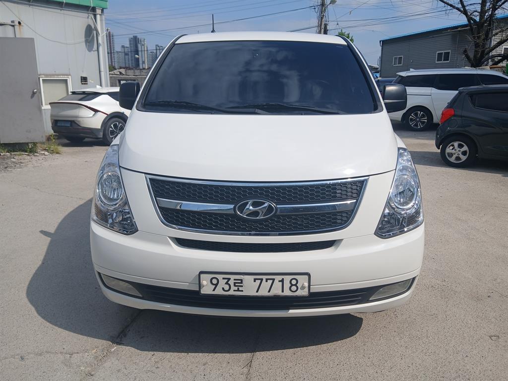 HYUNDAI Starex 2016 Blanco - Importación desde Corea - HF Imports Iquique - Foto 1