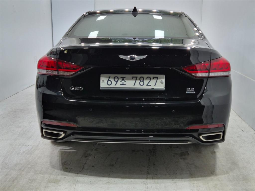 HYUNDAI Genesis - Vista 3