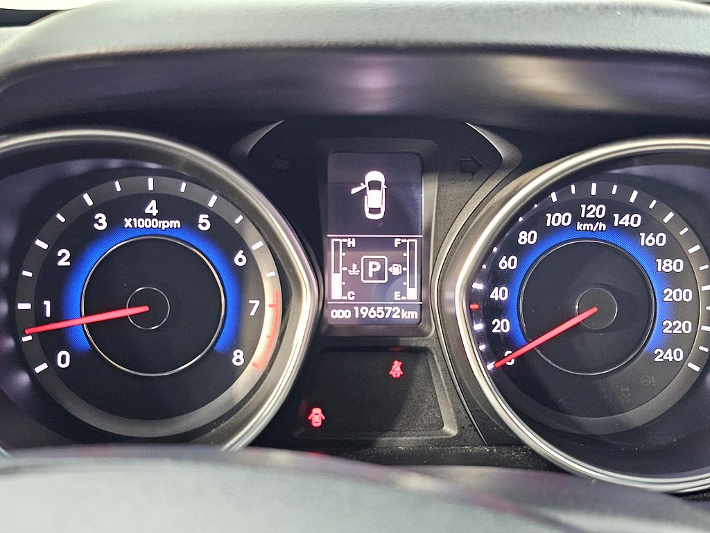 HYUNDAI Avante - Vista 7