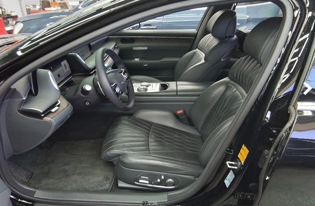 Genesis G90 - Vista 10