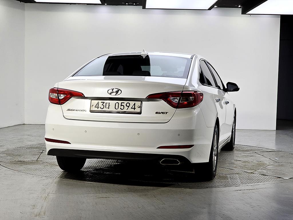 HYUNDAI Sonata - Vista 2