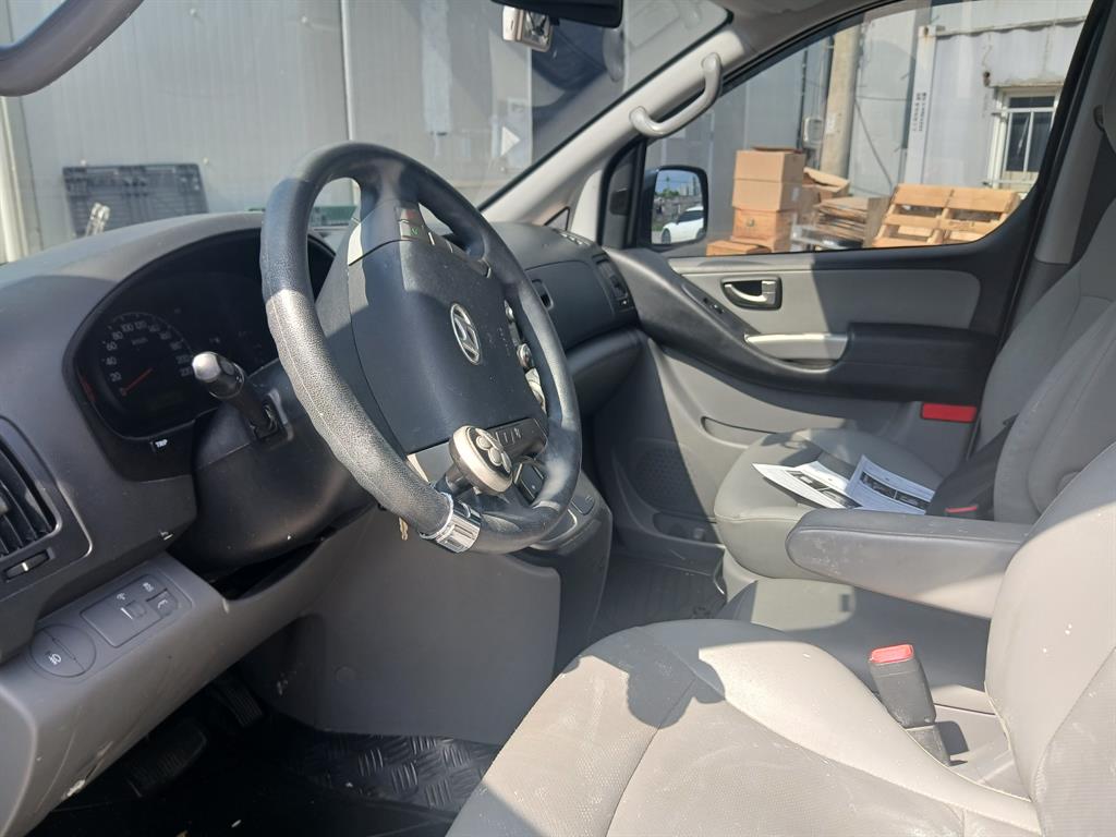 HYUNDAI Starex - Vista 9