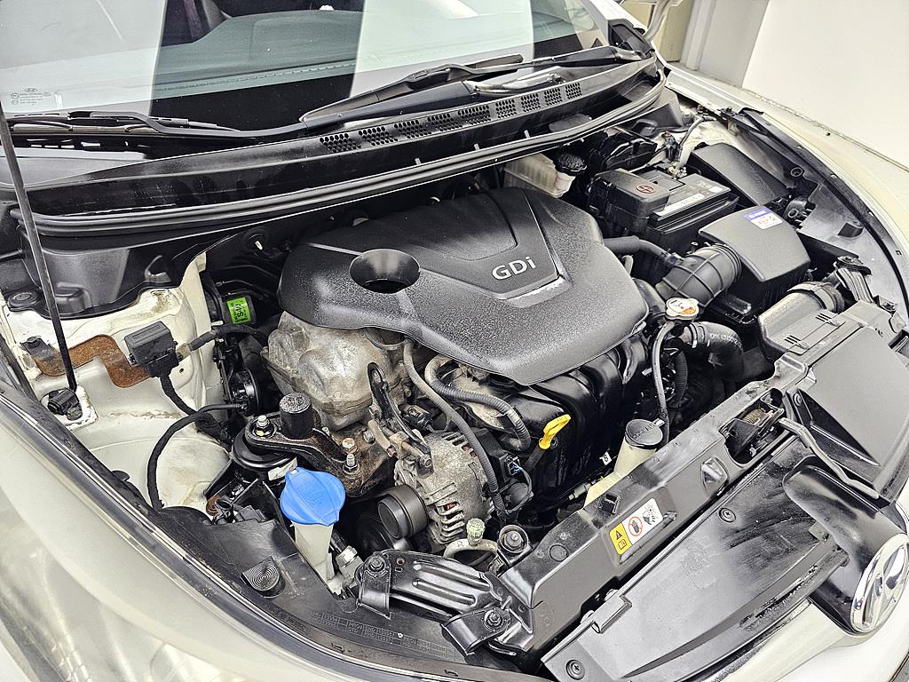 HYUNDAI Avante - Vista 6