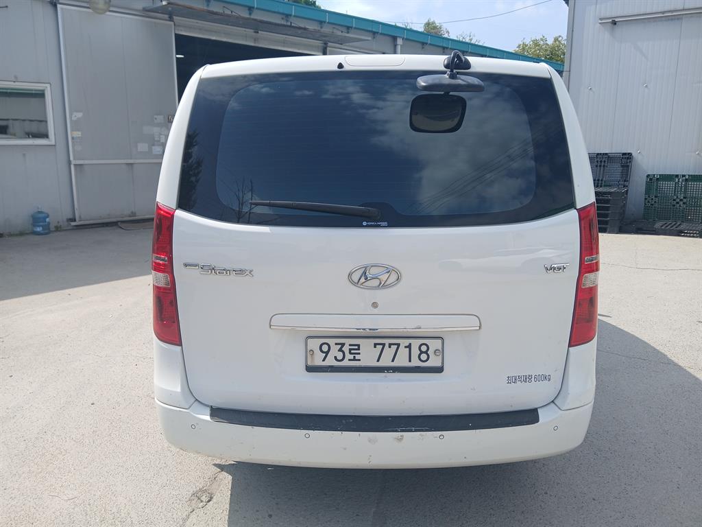 HYUNDAI Starex - Vista 5