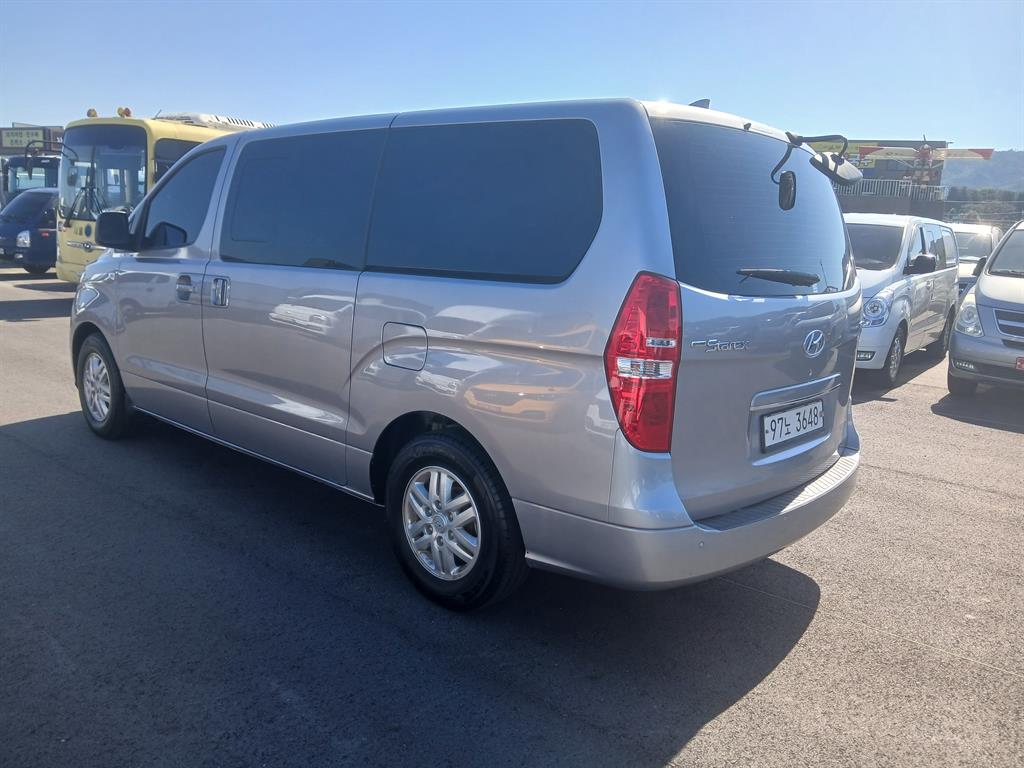 HYUNDAI Starex - Vista 4