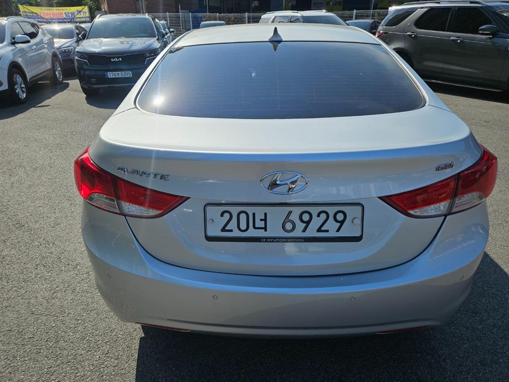 HYUNDAI Avante - Vista 4