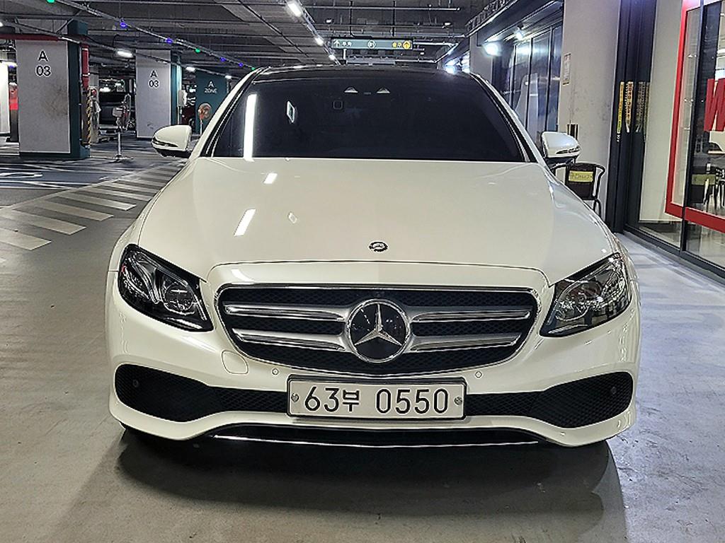 Mercedes Benz E class - Vista 2