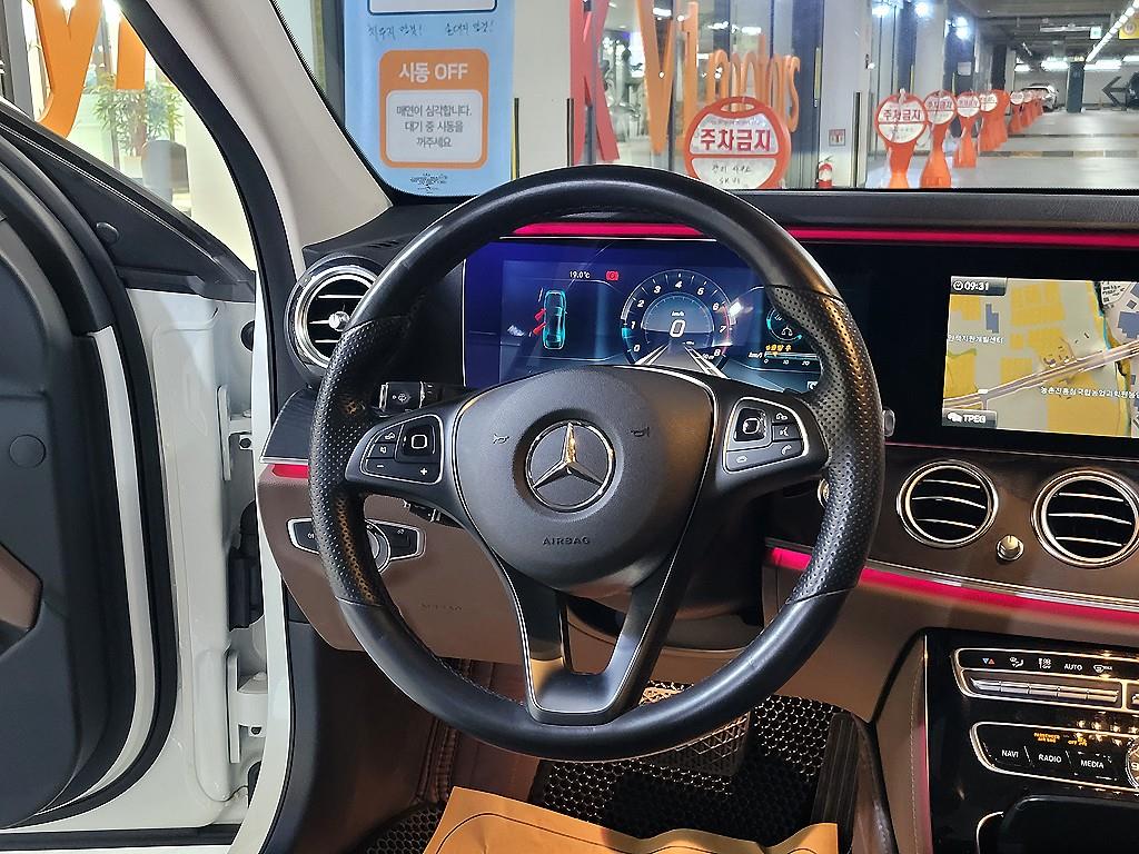 Mercedes Benz E class - Vista 9