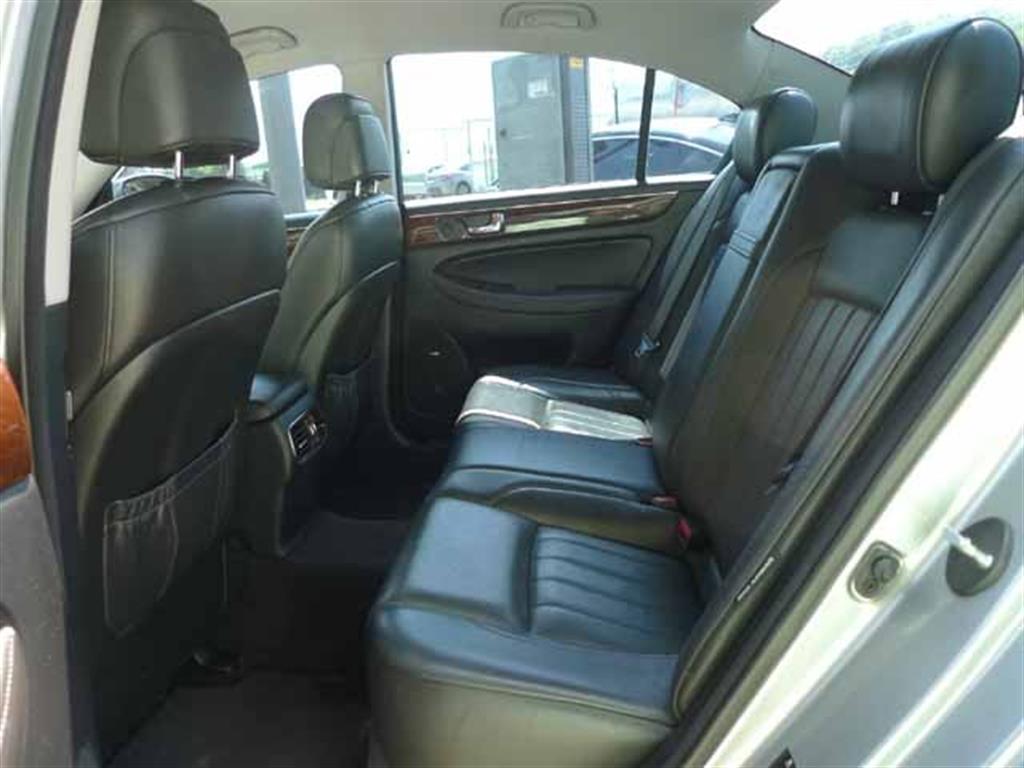 HYUNDAI Genesis - Vista 11