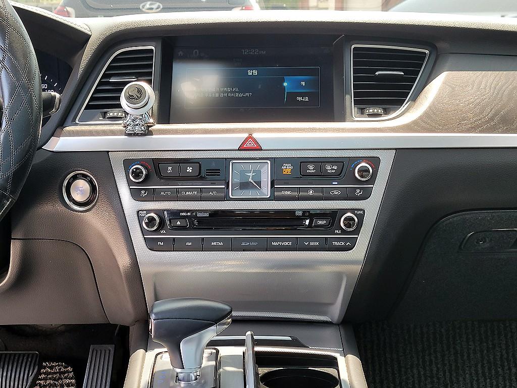 Genesis G80 - Vista 10