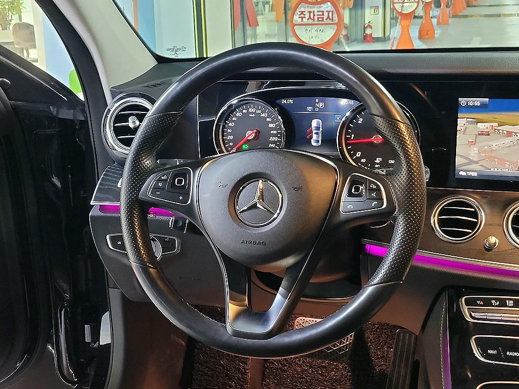Mercedes Benz E class - Vista 9