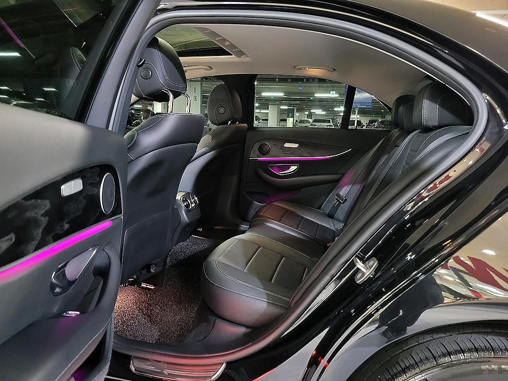 Mercedes Benz E class - Vista 8