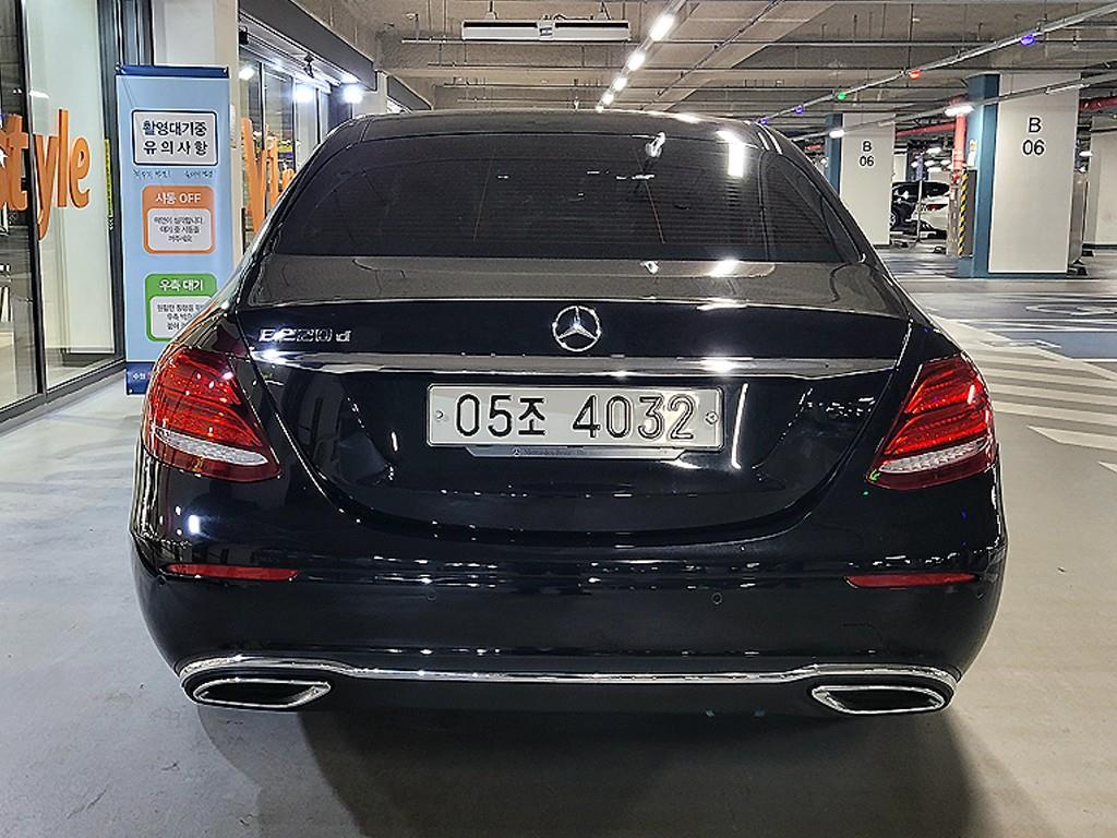 Mercedes Benz E class - Vista 5