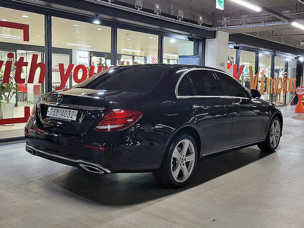 Mercedes Benz E class - Vista 4