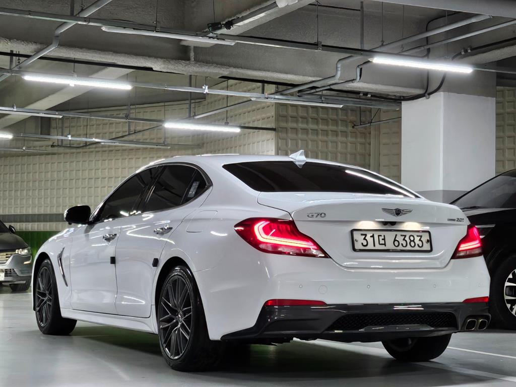 Genesis G70 - Vista 3